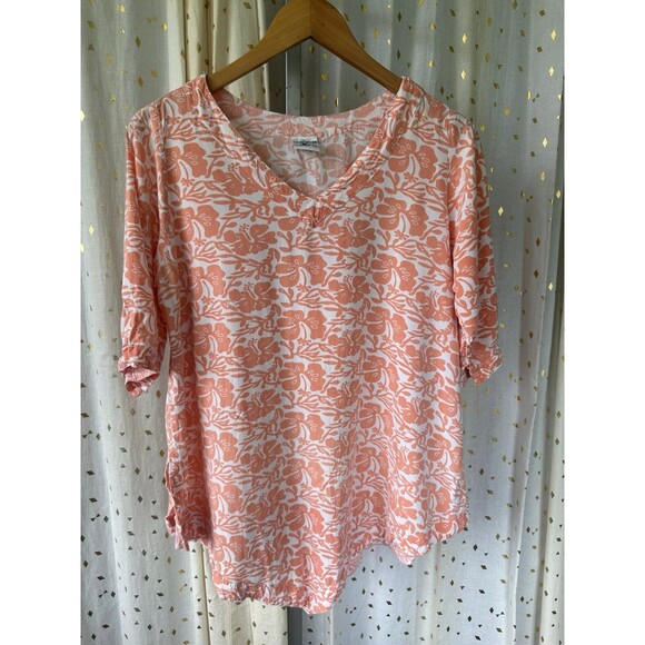 Love River Clothing Co. Hawaiian Inspired Floral Hibiscus Curved Hem Blouse M - Picture 2 of 6